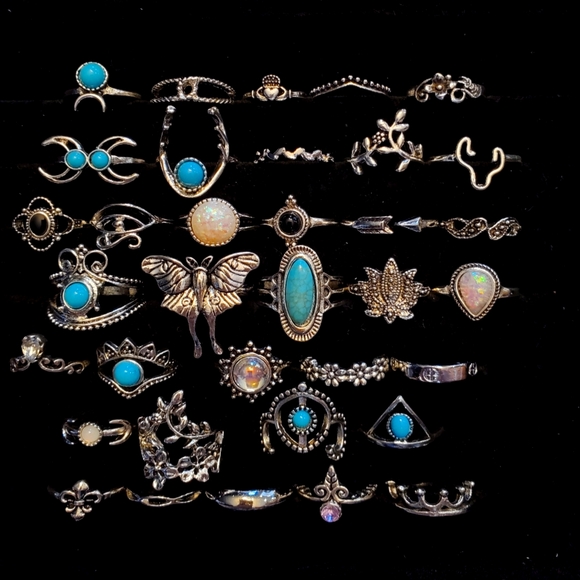 Jewelry - Lot of 35pcs fashion rings